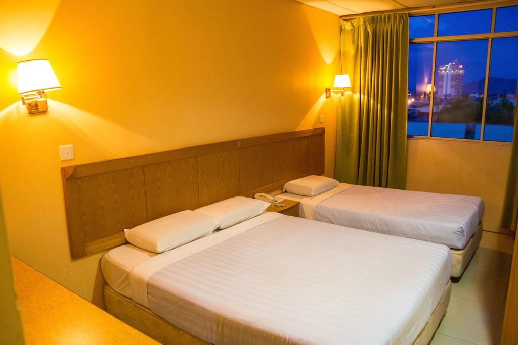 Istana Monaco Hotel Тавау Номер фото